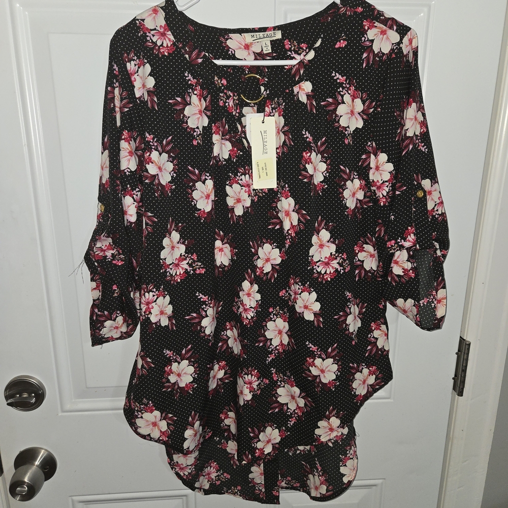 Mileage Floral Blouse Size L Keyhole Front Button Detail Back.